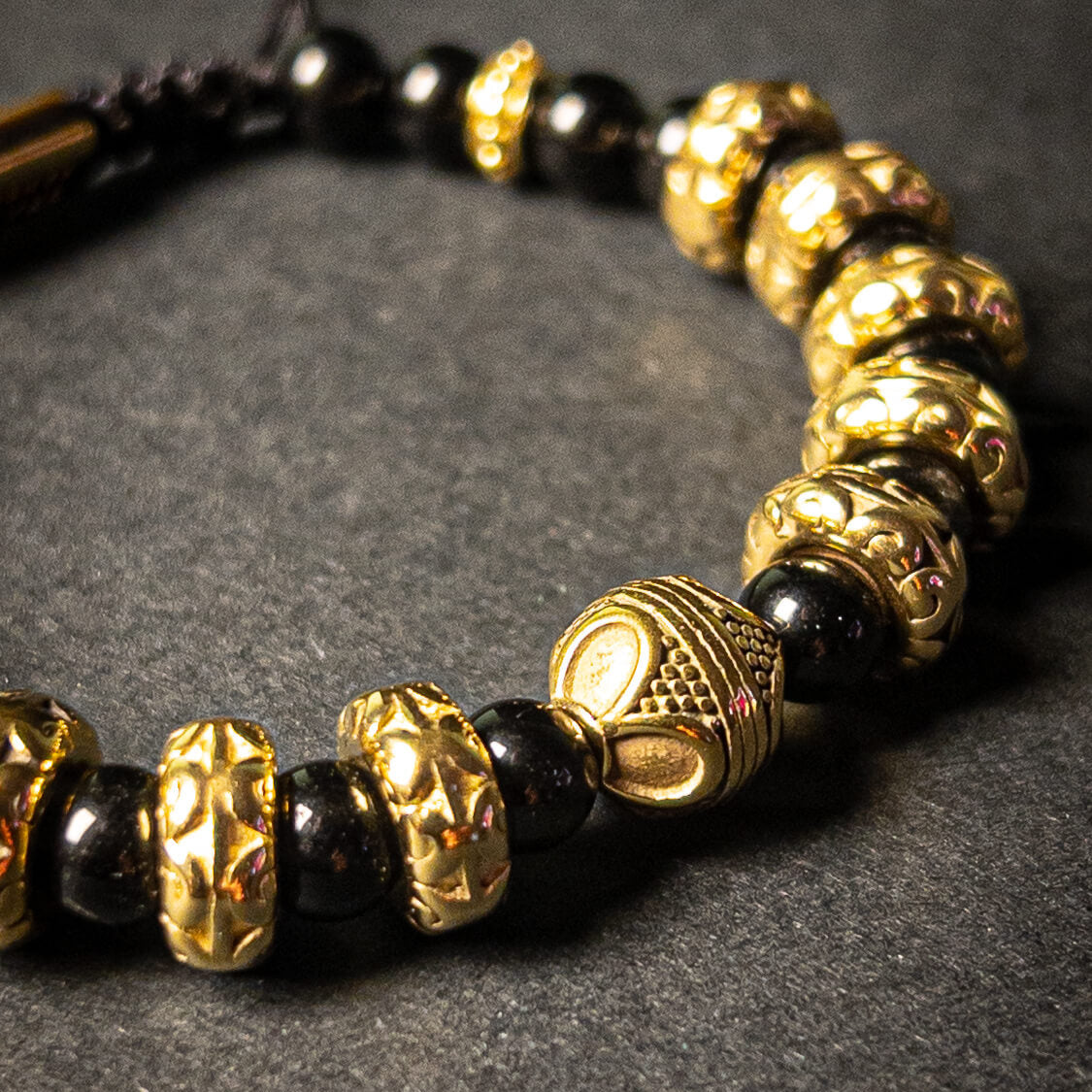 Cylinder Thread Bracelet – Gold