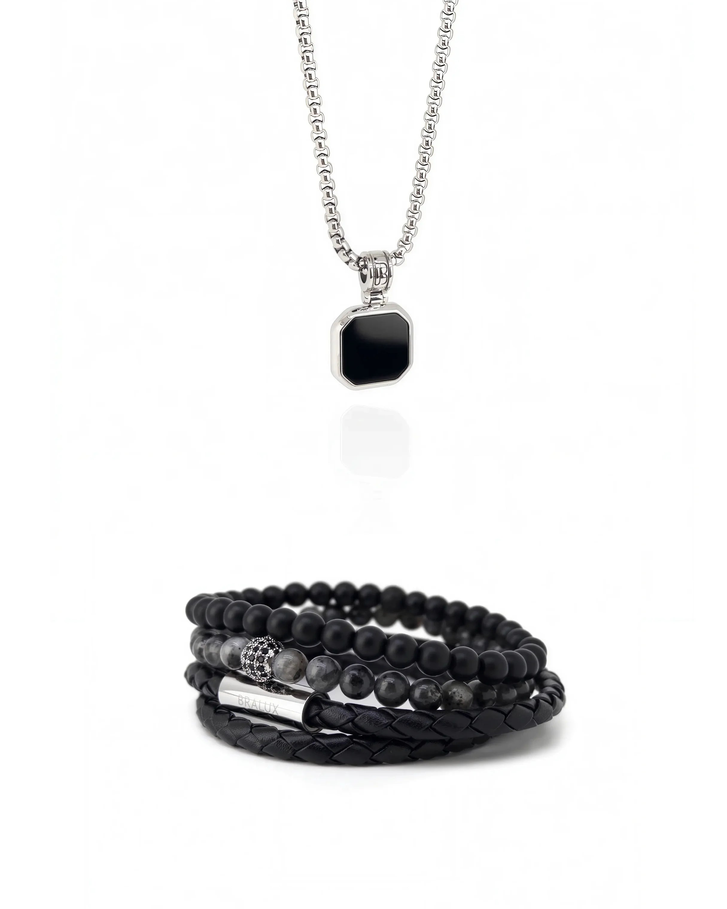 Ensemble de deux colliers carrés en cuir argenté