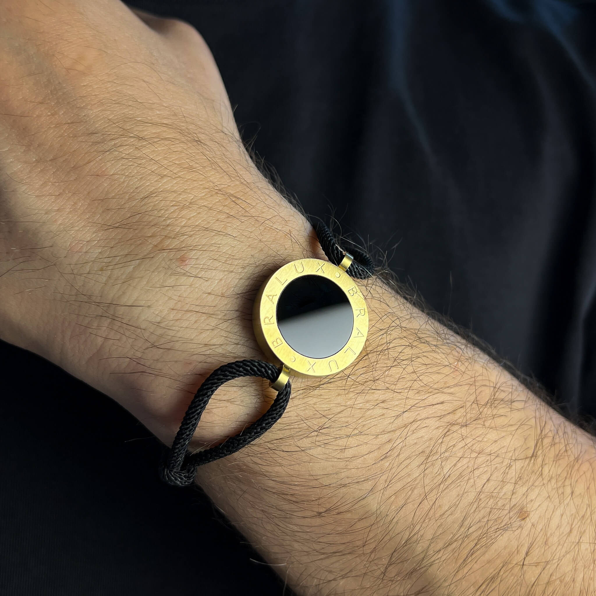 حجر العقيق الدائري المطلي بالذهب