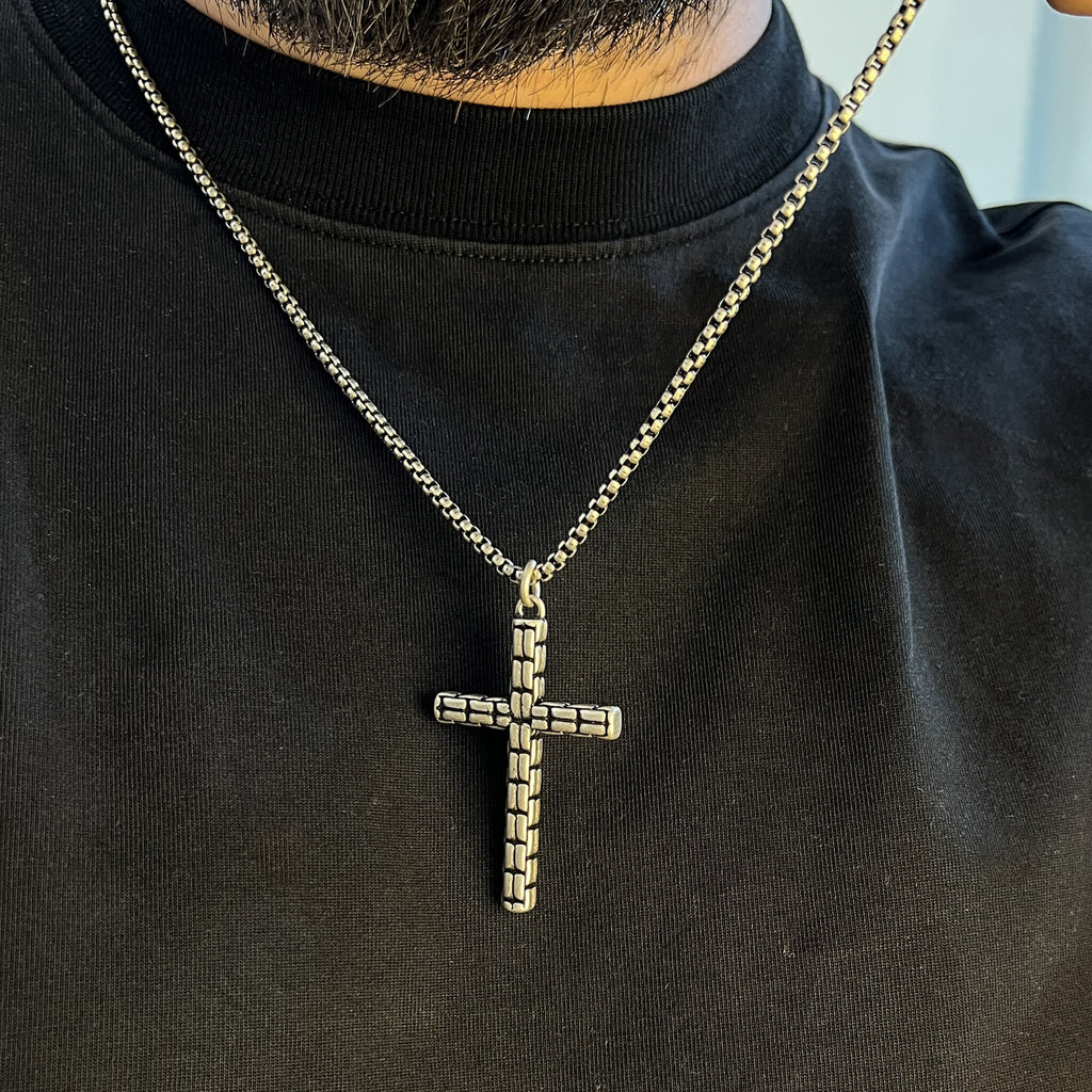 Vintage Cross Necklace – Silver