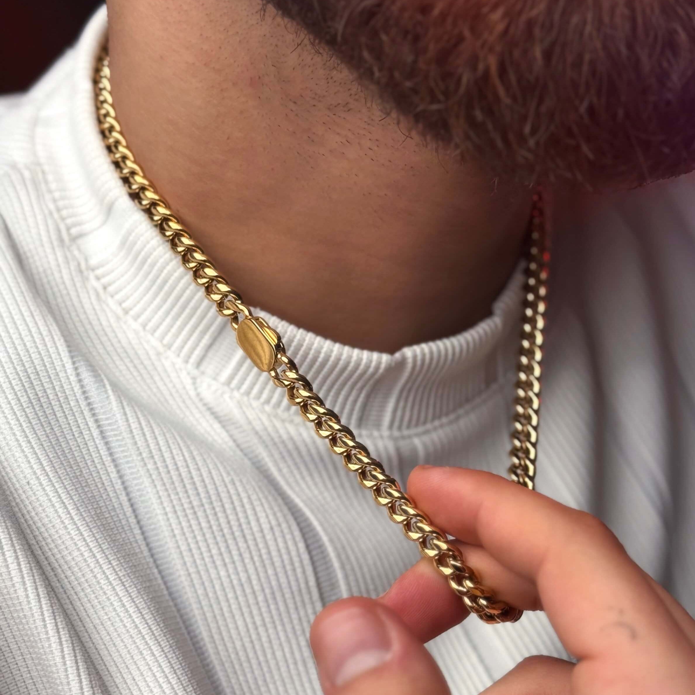 السلسلة الكوبية المطلية بالذهب وقلادة الجزع الطبيعي Secondary image