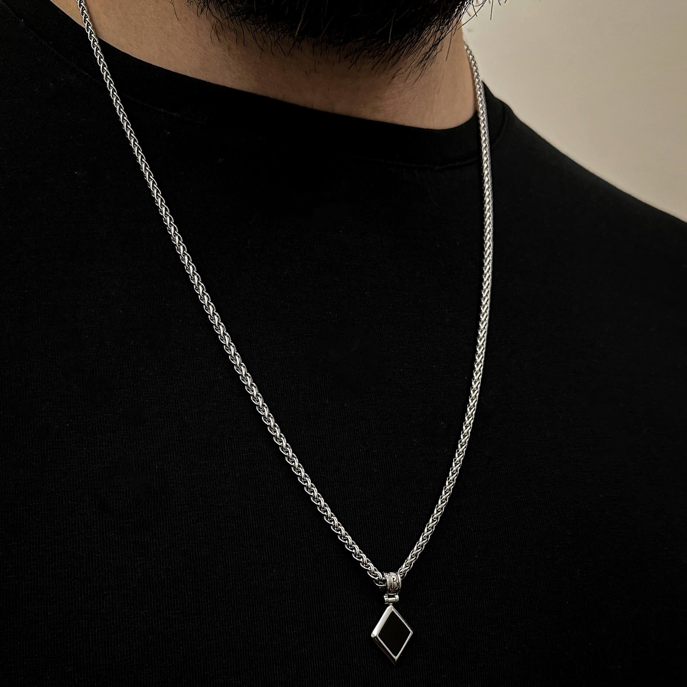 السلسلة الكوبية المطلية بالفضة وقلادة الجزع الطبيعي