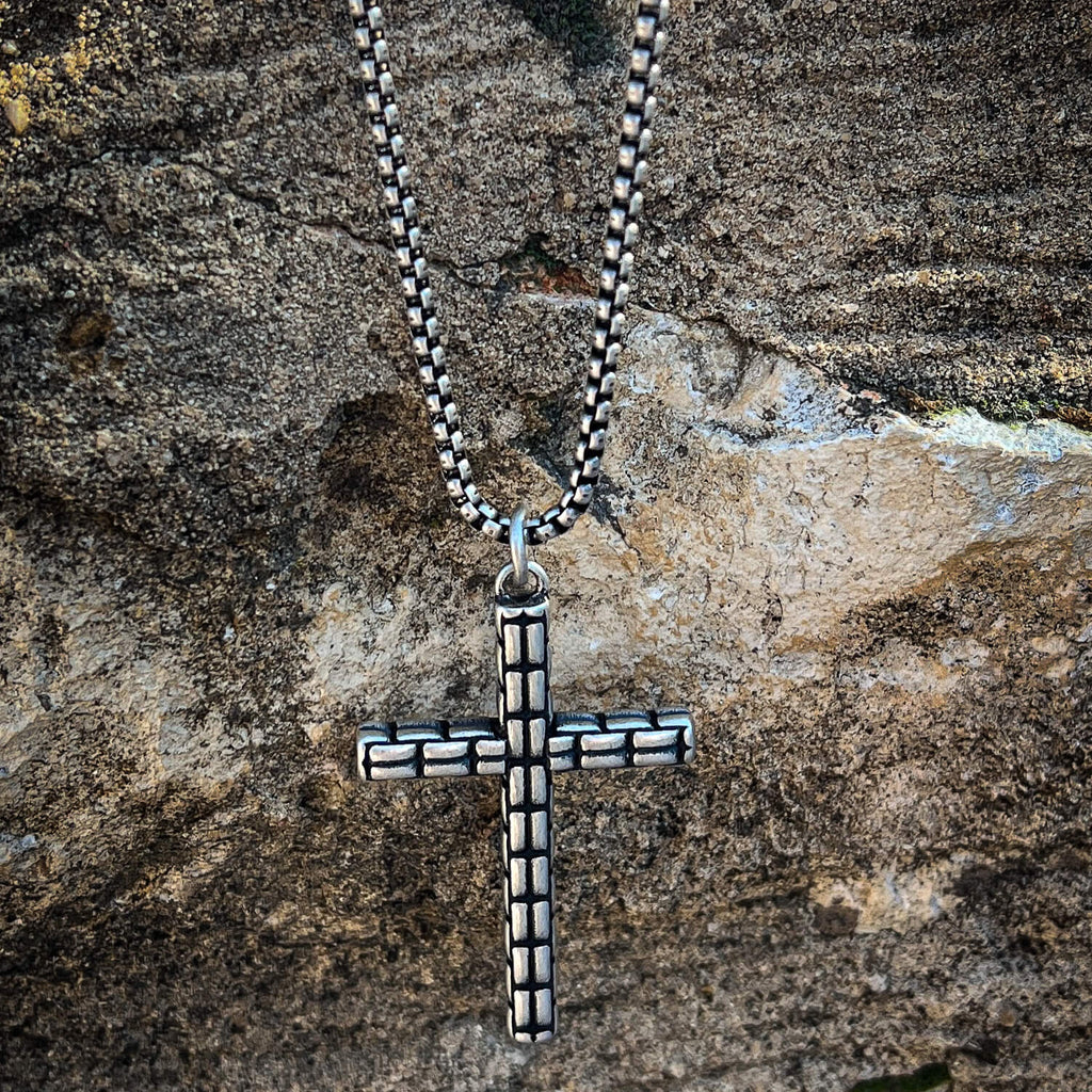 Vintage Cross Necklace – Silver