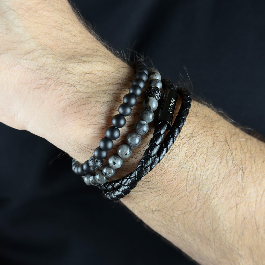 مجموعة كاملة من الجلد الأسود الثنائي