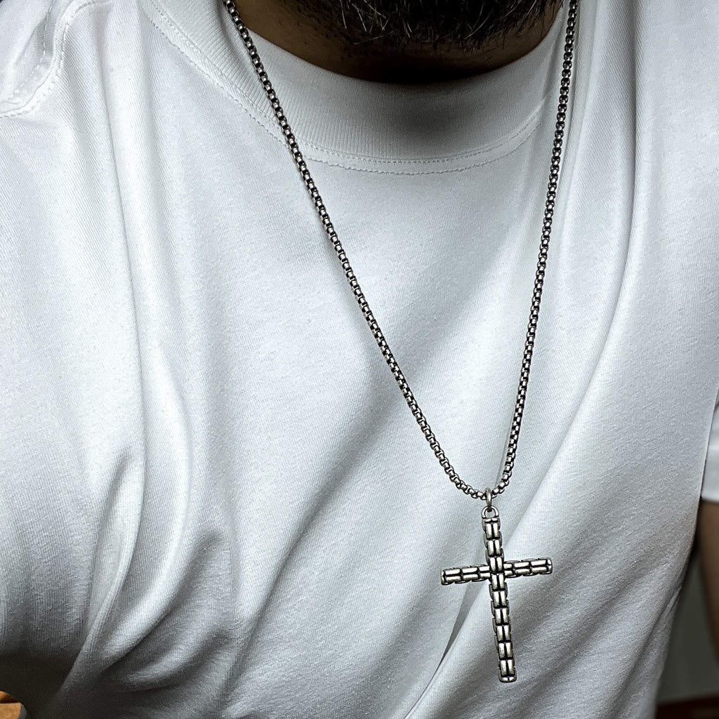 Vintage Cross Necklace – Silver