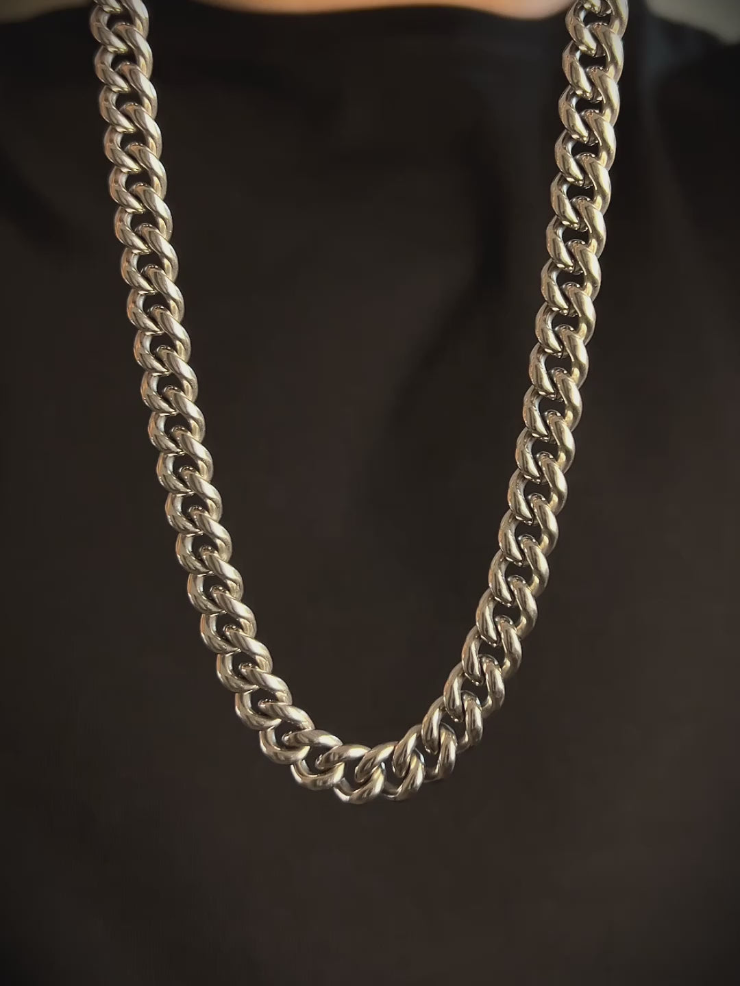 السلسلة الكوبية المطلية بالفضة