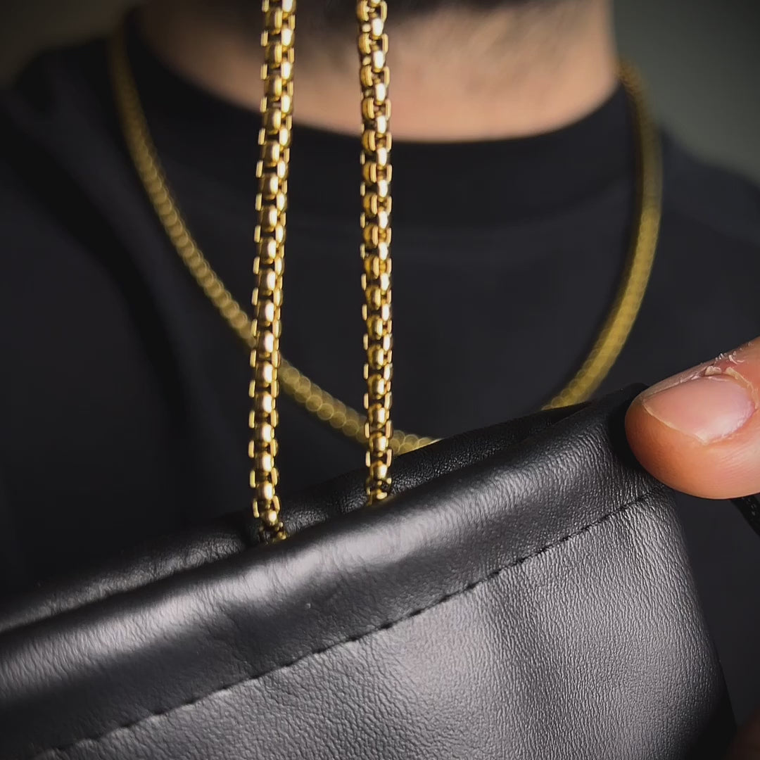 قلادة مربعة من حجر العقيق المطلي بالذهب